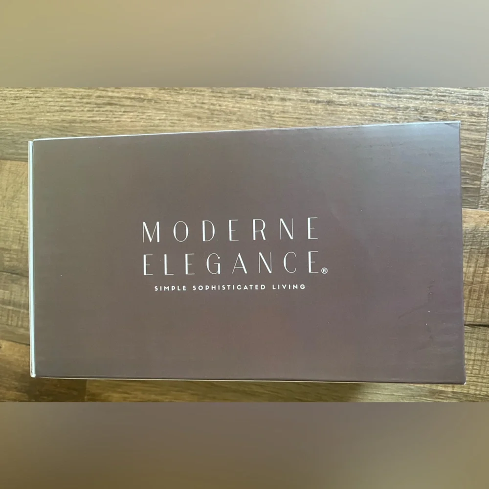 Moderne Elegant Luxe Candle Warmer Lamp. New with tags in box.